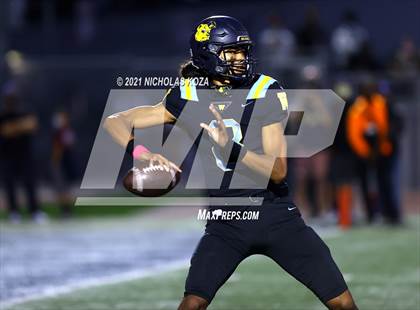 Thumbnail 1 in Serra vs. Warren photogallery.