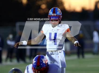 Thumbnail 2 in Serra vs. Warren photogallery.