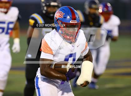Thumbnail 3 in Serra vs. Warren photogallery.