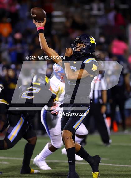 Thumbnail 3 in Serra vs. Warren photogallery.