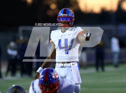 Thumbnail 3 in Serra vs. Warren photogallery.