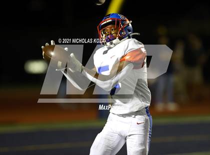 Thumbnail 2 in Serra vs. Warren photogallery.