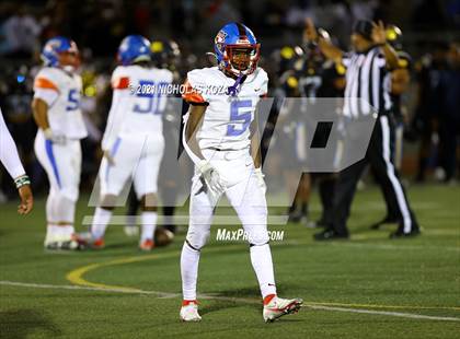 Thumbnail 1 in Serra vs. Warren photogallery.