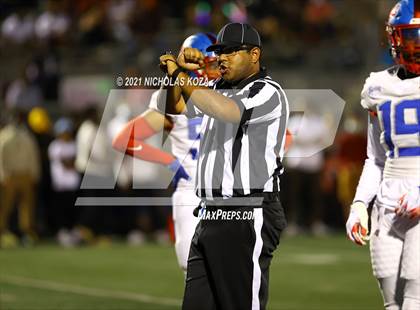 Thumbnail 3 in Serra vs. Warren photogallery.