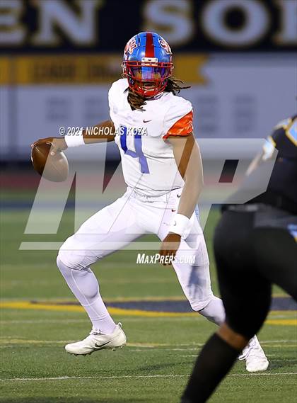 Thumbnail 2 in Serra vs. Warren photogallery.