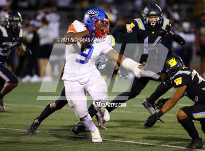 Thumbnail 3 in Serra vs. Warren photogallery.