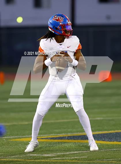 Thumbnail 2 in Serra vs. Warren photogallery.