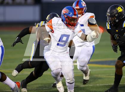 Thumbnail 3 in Serra vs. Warren photogallery.