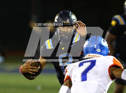 Thumbnail 3 in Serra vs. Warren photogallery.