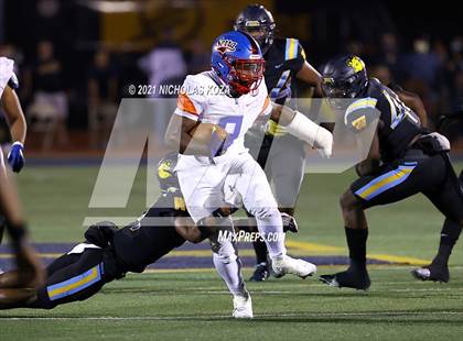 Thumbnail 2 in Serra vs. Warren photogallery.