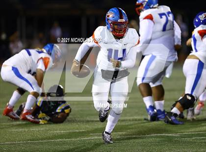 Thumbnail 1 in Serra vs. Warren photogallery.