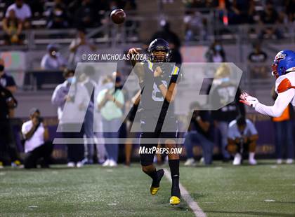 Thumbnail 1 in Serra vs. Warren photogallery.
