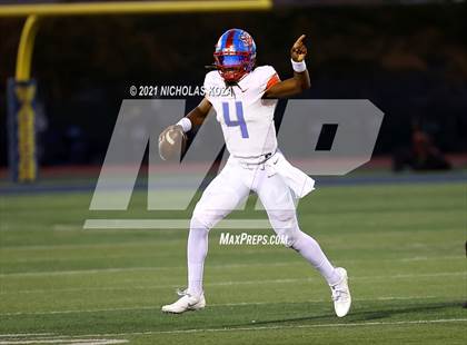 Thumbnail 2 in Serra vs. Warren photogallery.