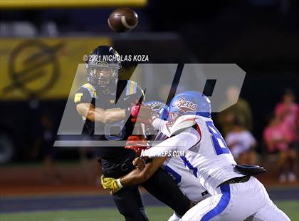 Thumbnail 2 in Serra vs. Warren photogallery.