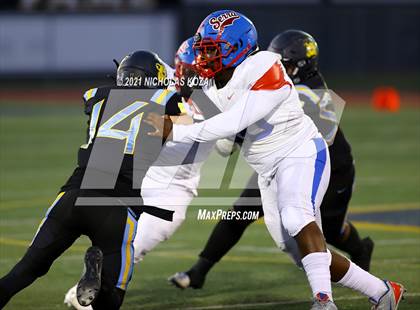 Thumbnail 2 in Serra vs. Warren photogallery.
