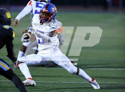 Thumbnail 2 in Serra vs. Warren photogallery.