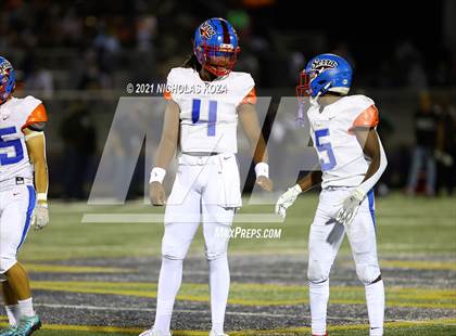 Thumbnail 2 in Serra vs. Warren photogallery.