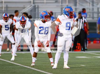 Thumbnail 2 in Serra vs. Warren photogallery.