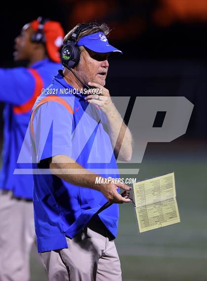 Thumbnail 3 in Serra vs. Warren photogallery.