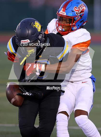 Thumbnail 3 in Serra vs. Warren photogallery.