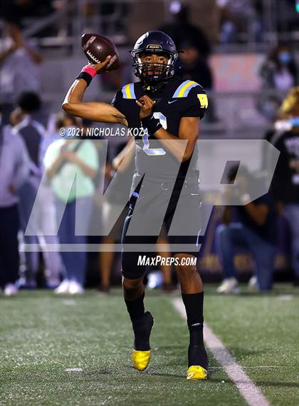 Thumbnail 3 in Serra vs. Warren photogallery.