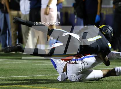 Thumbnail 3 in Serra vs. Warren photogallery.