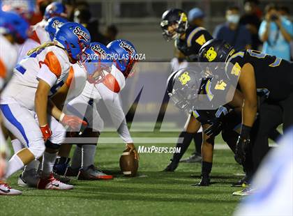 Thumbnail 2 in Serra vs. Warren photogallery.