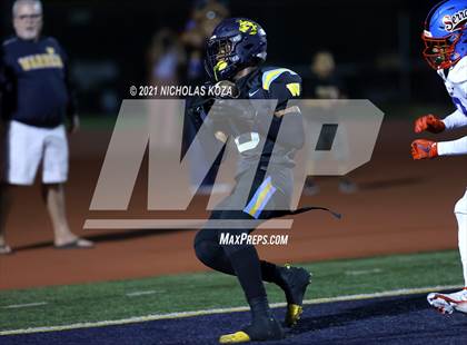 Thumbnail 3 in Serra vs. Warren photogallery.