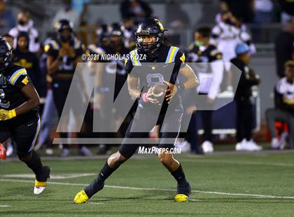 Thumbnail 1 in Serra vs. Warren photogallery.