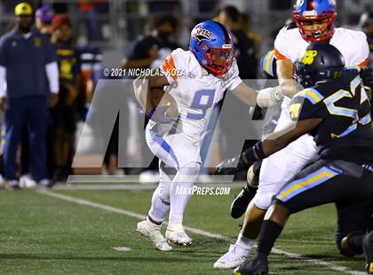 Thumbnail 3 in Serra vs. Warren photogallery.