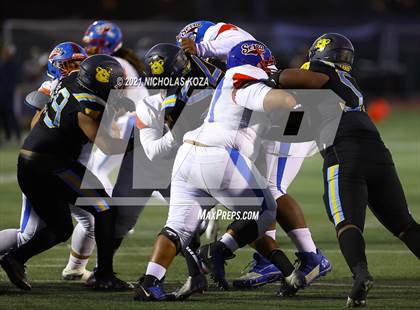 Thumbnail 2 in Serra vs. Warren photogallery.