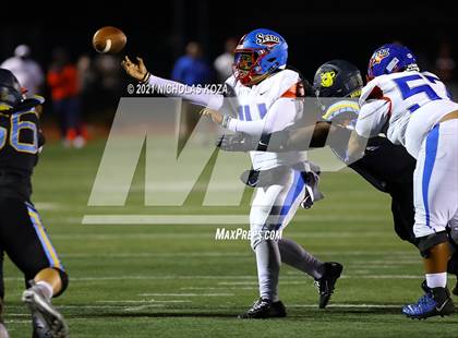 Thumbnail 2 in Serra vs. Warren photogallery.