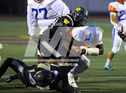 Thumbnail 2 in Serra vs. Warren photogallery.