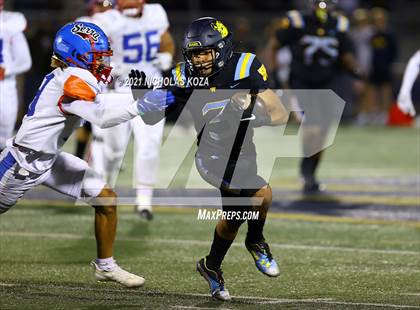 Thumbnail 2 in Serra vs. Warren photogallery.