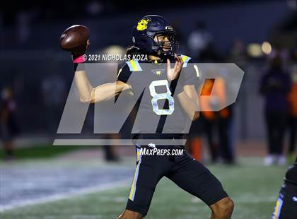 Thumbnail 2 in Serra vs. Warren photogallery.