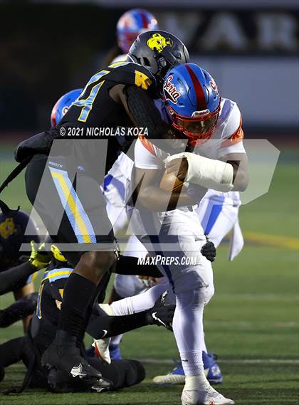 Thumbnail 3 in Serra vs. Warren photogallery.