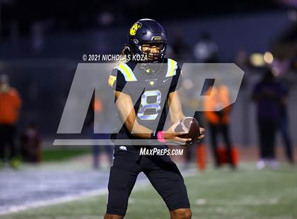 Thumbnail 2 in Serra vs. Warren photogallery.