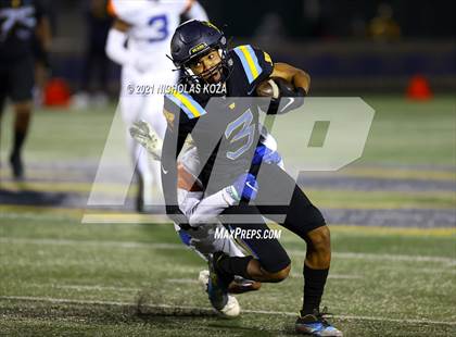Thumbnail 3 in Serra vs. Warren photogallery.