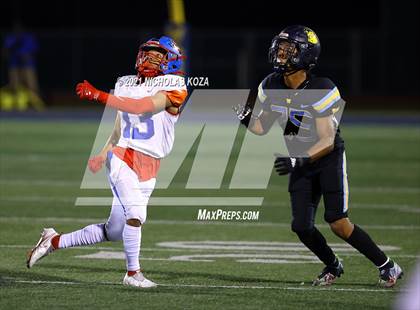 Thumbnail 2 in Serra vs. Warren photogallery.