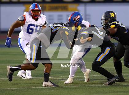 Thumbnail 3 in Serra vs. Warren photogallery.