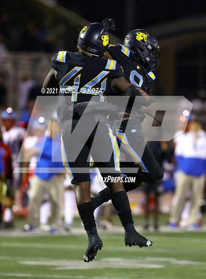 Thumbnail 1 in Serra vs. Warren photogallery.