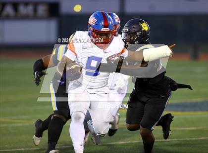 Thumbnail 1 in Serra vs. Warren photogallery.