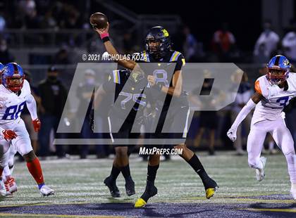 Thumbnail 1 in Serra vs. Warren photogallery.
