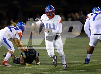 Thumbnail 2 in Serra vs. Warren photogallery.
