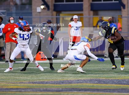 Thumbnail 3 in Serra vs. Warren photogallery.