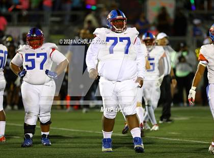 Thumbnail 3 in Serra vs. Warren photogallery.