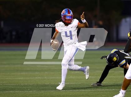 Thumbnail 3 in Serra vs. Warren photogallery.