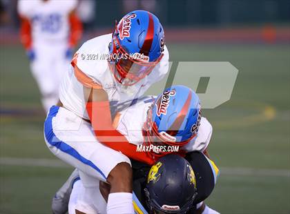 Thumbnail 1 in Serra vs. Warren photogallery.