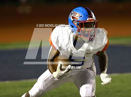 Thumbnail 3 in Serra vs. Warren photogallery.