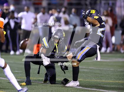 Thumbnail 1 in Serra vs. Warren photogallery.